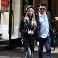 Avril Lavigne is all smiles as she leaves her Paris hotel photos | Picture 77883